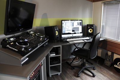 Booth: Levi-Esser's DJ -Booth Nov'12