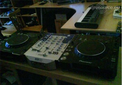Enlarge : DJ Booth