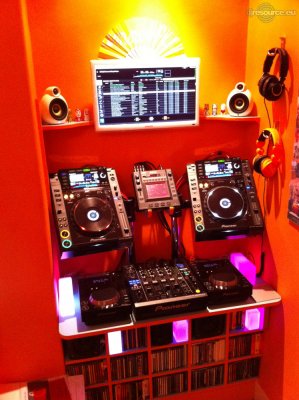 Show this booth : MartyTheParty's DJ -Booth Jan'13