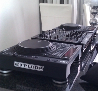 MaximDJ-s-DJ-Booth-Feb-11