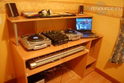 Enlarge : Mi-K's DJ Booth