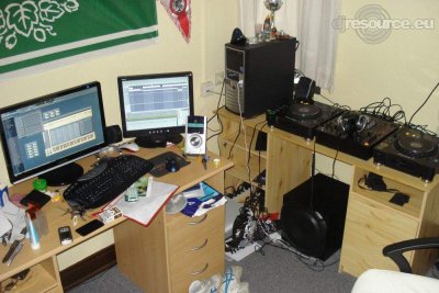 Enlarge : DJ-Booth Enlarge : DJ-Booth