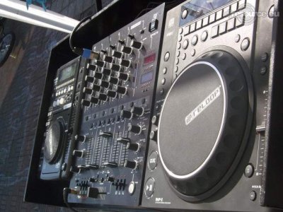 Our MEMBERS can Enlarge : Milo's DJ-Booth