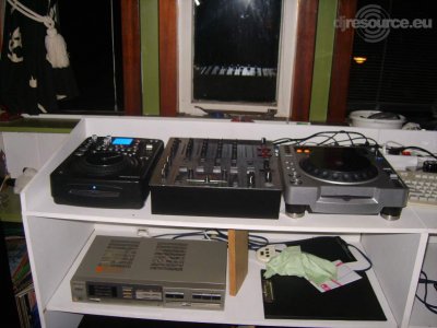 Our MEMBERS can Enlarge : MisterV's DJ-Booth