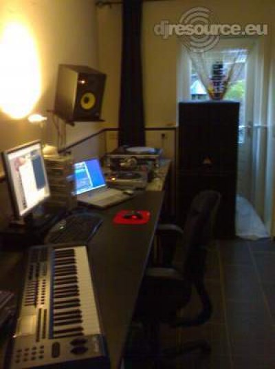 Booth: MoXeGy's-Studio