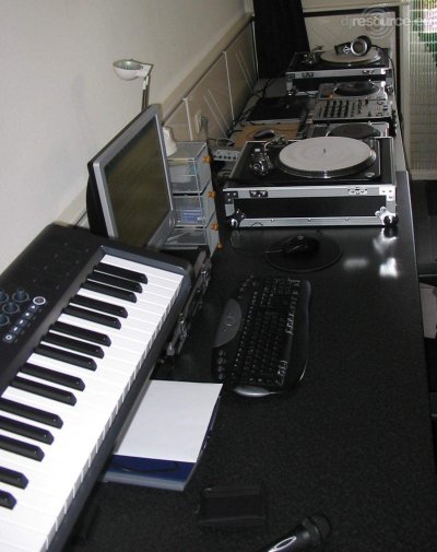 Booth: My-dj-booth-:)