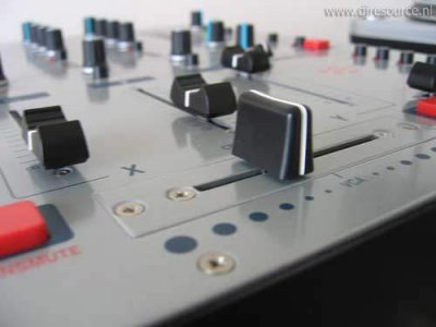 Our MEMBERS can Enlarge : Xone:32 Crossfader