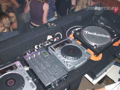 Enlarge : dj-booth-geheel