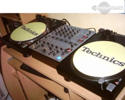 Booth: dj-booth-2007