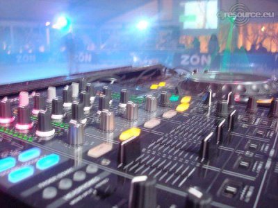 Our MEMBERS can Enlarge : Pika's DJ-Booth