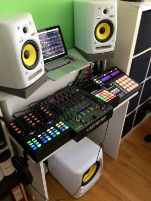 Show this booth : My beloved DJ -Setup