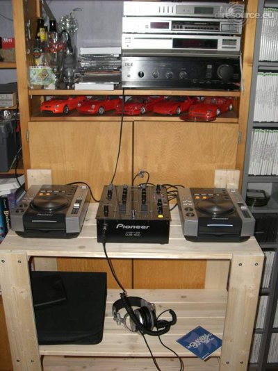 Enlarge : Quara's-Dj-booth