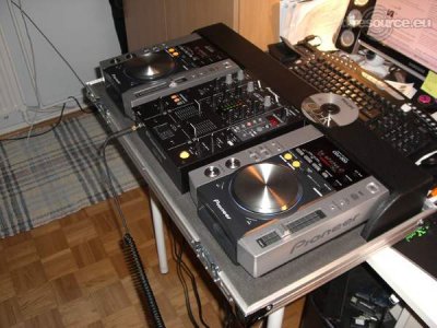 Enlarge : Dj-Booth-Quara Enlarge : Dj-Booth-Quara