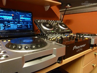 Show this booth : Re-Verbz's DJ -Booth Oct'12