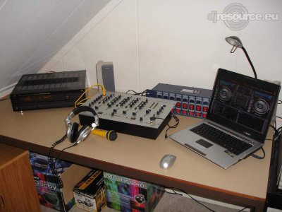 Enlarge : Booth1-Rens