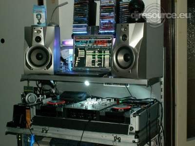 Our MEMBERS can Enlarge : RomanLettl's DJ-Booth
