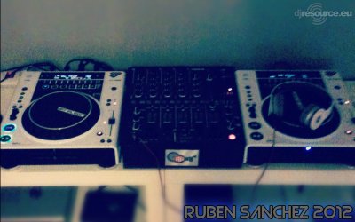 Show this booth : RubenSanchez's DJ -Booth Aug'12