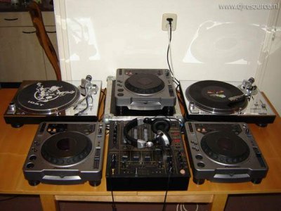 Our MEMBERS can Enlarge : Sandr Dj Booth 2