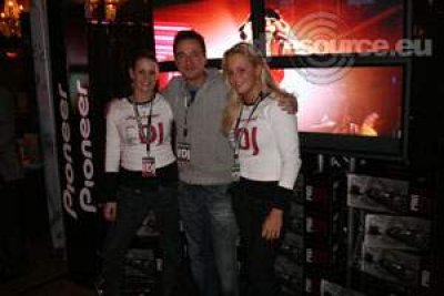 Our MEMBERS can Enlarge : videowall & babes