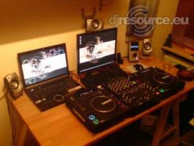 Enlarge : Dj-Booth Enlarge : Dj-Booth