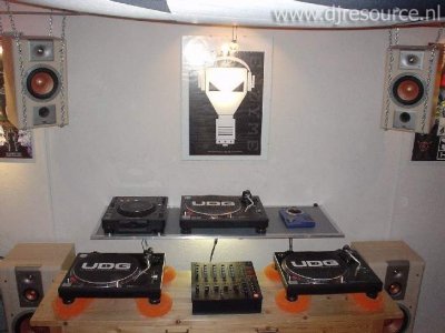 Our MEMBERS can Enlarge : Syndrome's dj Booth