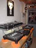 Syndome-s-dj-Booth
