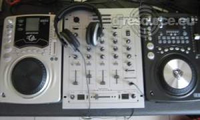 Our MEMBERS can Enlarge : TouRRe's DJ-Booth