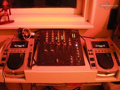 Our MEMBERS can Enlarge : Whulst's DJ Booth Nov'10