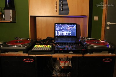 Show this booth : X-traLars's DJ -Booth Aug'13