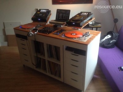 Show this booth : Ywe DJ -Booth Sep'15