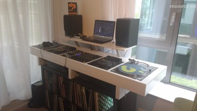 Show this booth : aXl9111 DJ -Booth Apr'18