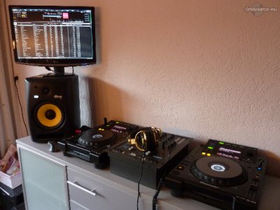 Show this booth : antiwax's DJ Booth Jan'12