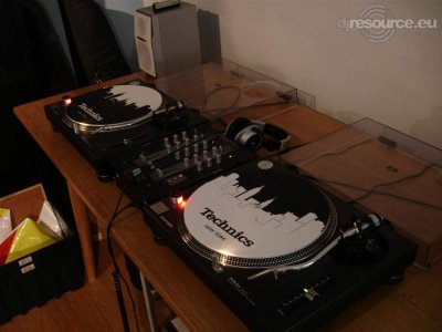 Enlarge : DJ Booth