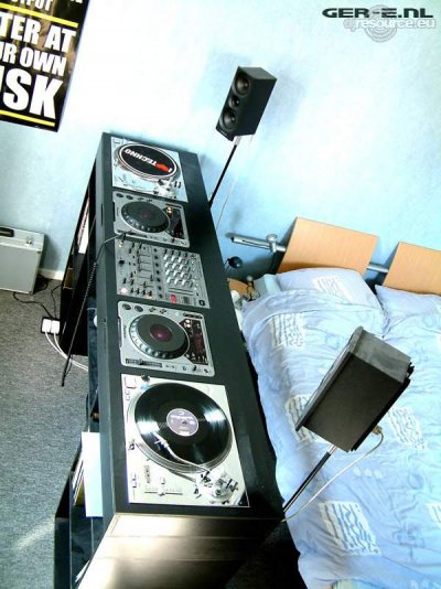 Our MEMBERS can Enlarge : bedroom booth