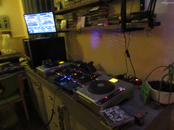 Enlarge : Studio 99 - livingroom booth 1