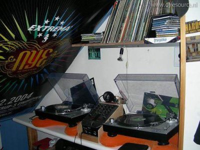Our MEMBERS can Enlarge : DJ Booth