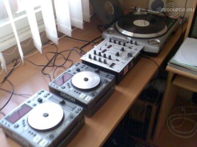Enlarge : My-DJ-equipment at home