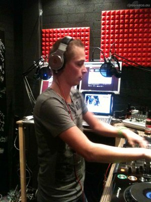 Our MEMBERS can Enlarge : Fear.FM studio