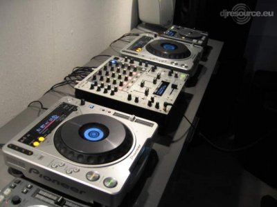 Booth: New cd-players