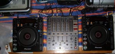 Booth: Cdj and mixer
