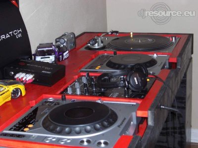 Our MEMBERS can Enlarge : dj booth