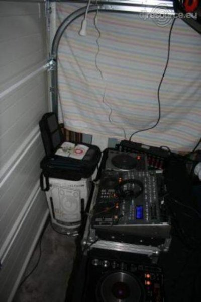 Enlarge : Dj-booth-doubleo-o