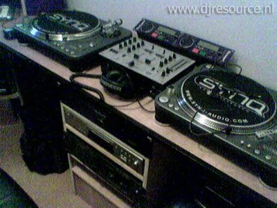 Enlarge : dj booth dj mamo