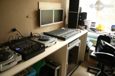 Our MEMBERS can Enlarge : djbooth 2008-4