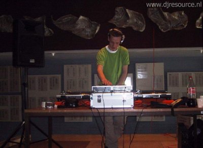 Our MEMBERS can Enlarge : Dj Martin at work :P