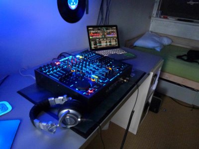 Show this booth : djserge97 DJ -Booth May'14