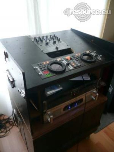 Enlarge : DJ Silverline's DJ Booth