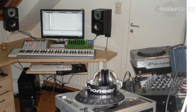 Enlarge : fdj's music-crib Enlarge : fdj's music-crib