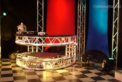 Our MEMBERS can Enlarge : DJ Booth
