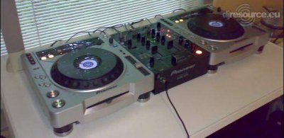 Enlarge : DJ BOOTH GIN0 Enlarge : DJ BOOTH GIN0